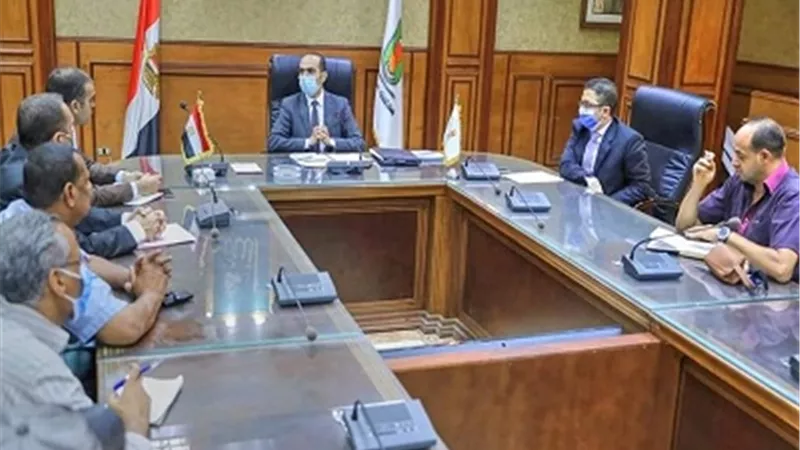 نائب محافظ سوهاج يترأس الاجتماع الدوري للجنة الفنية لمتابعة المراكز التكنولوجية لخدمة المواطنين..صور