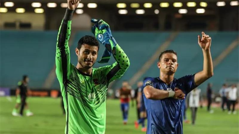 سعد سمير والشناوي يذبحان عجلين بالأهلي