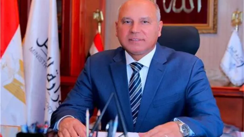 وزير النقل: وعدت الرئيس بسرعة الانتهاء من تطوير الطريق الدائرى