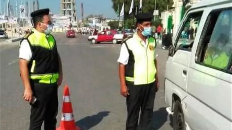 المتابعة الميدانية تغرم٧٣ سائقا امتنعوا عن إرتداء الكمامة فى الشرقية.. بالصور