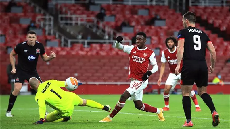 آرسنال الننى يتصدر المجموعة الثانية بعد الفوز على دوندالك بثلاثية في الدوري الأوروبي