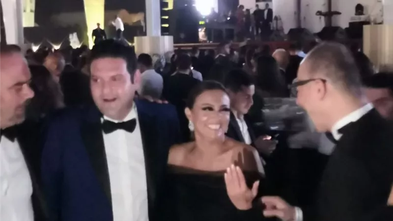 بشرى تحتفل بخطبتها فى ختام الجونة