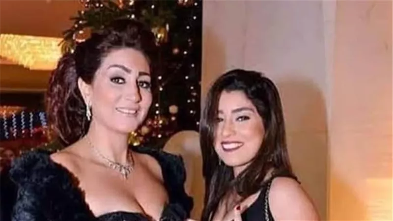 وصلة رقص لوفاء عامر وايتن على نغمات عمرو دياب بختام الجونة..فيديو
