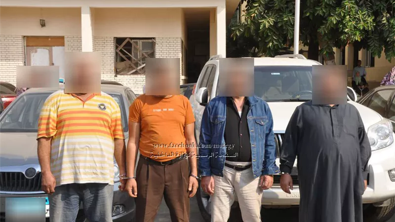 حبس 4 عاطلين لقيامهم بجلب السيارات المهربة والتلاعب فى أجزائها لاعادة بيعها بمستندات مزورة