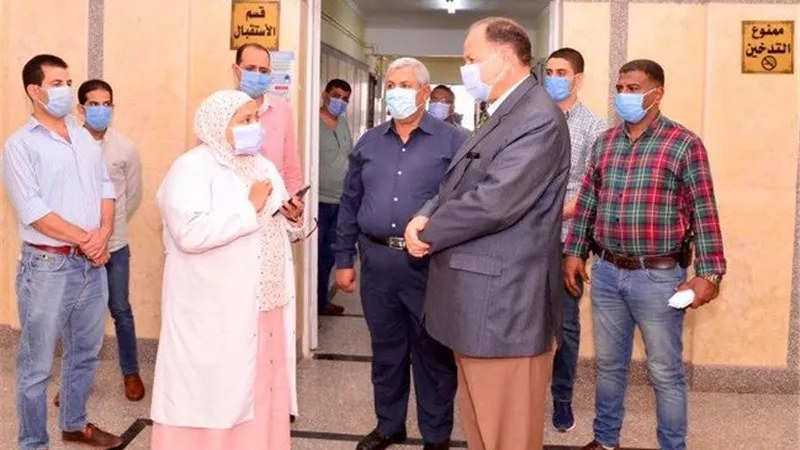 محافظ أسيوط يتفقد سير العمل بمستشفيات الصدر والحميات ويطمئن على توفر الاطقم الطبية والمستلزمات وجاهزية المستشفيات لاستقبال حالات كورونا