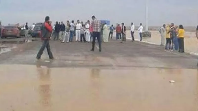 غلق طريق المنيا رأس غارب بسبب الامطار