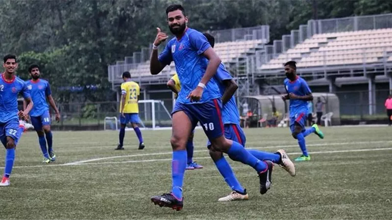 بالسكتة القلبية.. وفاة لاعب كرة قدم أثناء اللعب عن عمر 26 عاماً