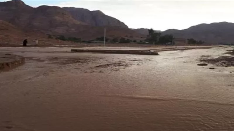 إغلاق طريق الشيخ فضل - رأس غارب بسبب سوء الاحوال الجوية
