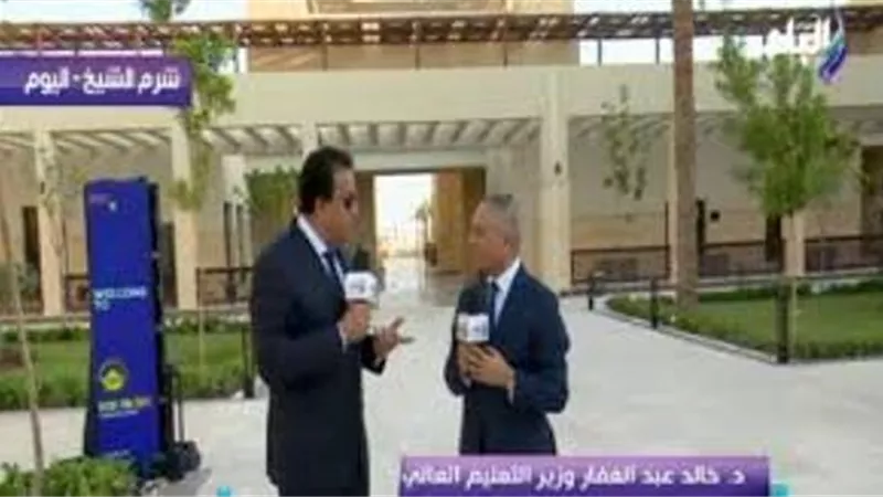 وزير التعليم العالي يلمح لتطبيق تحمل الطالب الراسب تكلفة تعليمه.. فيديو