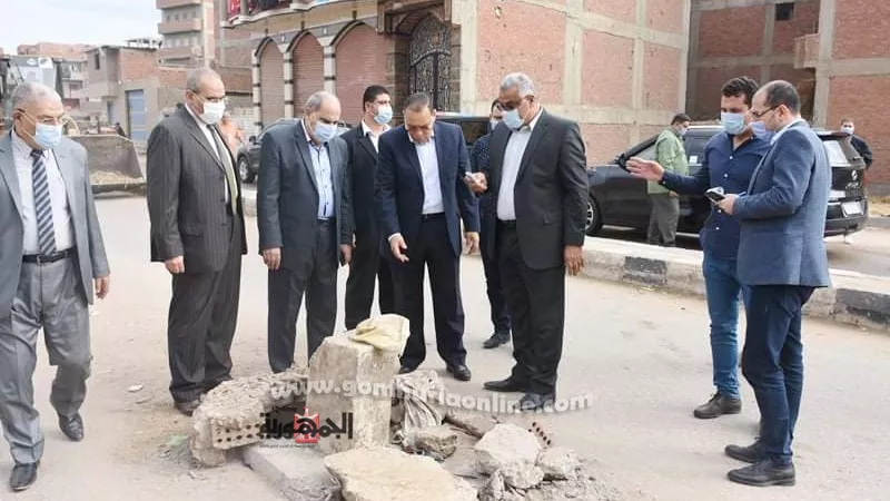 حملات موسعة للنظافة ورفع الإشغالات والحواجز الحديدية من الشوارع واستعدال أعمدة الكهرباء بمدينة الزقازيق
