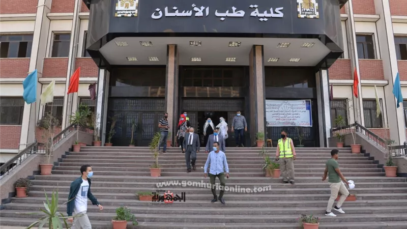 رئيس جامعة أسيوط يتابع تطبيق نظام التعليم الهجين والإجراءات الاحترازية بكلية طب الأسنان