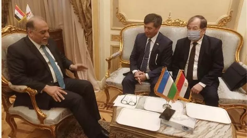 أوزبكستان تمنح القصبى درجة سفير لها بمصر فى مجال السياحة
