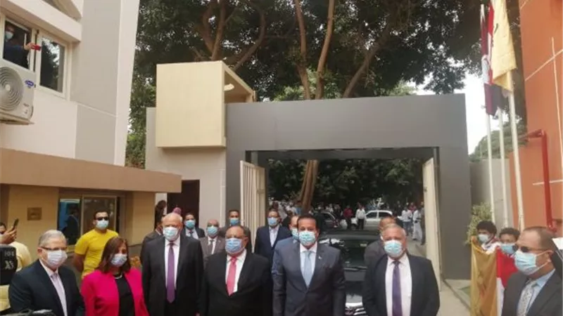 وزير التعليم العالى ورئيس جامعة حلوان يفتتحان تطوير كلية التجارة وإدارة الأعمال.. بالصور