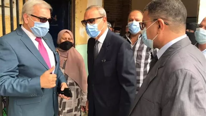 الهجان وعجلان يتفقدان لجان إنتخابات مجلس النواب بمدارس بنها