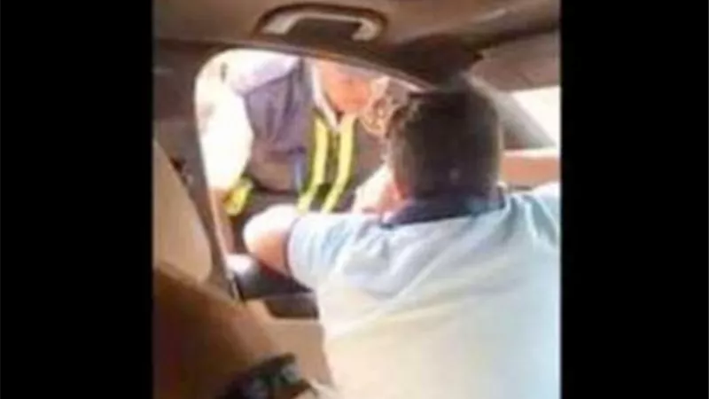 النيابة في واقعة تعدي طفل على فرد شرطة مرور : القانون ألزمنا بعدم حبس الأطفال أقل من 15 عاما