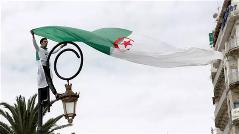 تزامنا مع عيد الاستقلال..الجزائريون يصوتون على تعديل الدستور