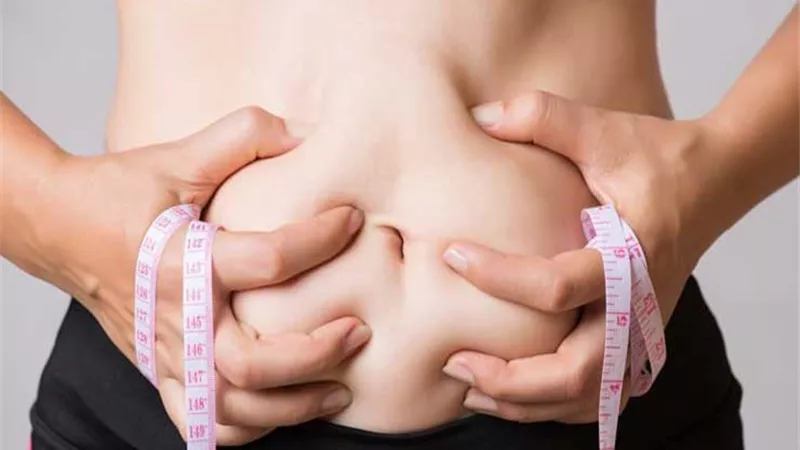 أغربها تناول المخلل...عادات صحية بسيطة للحصول على بطن مسطحة بعد سن الأربعين