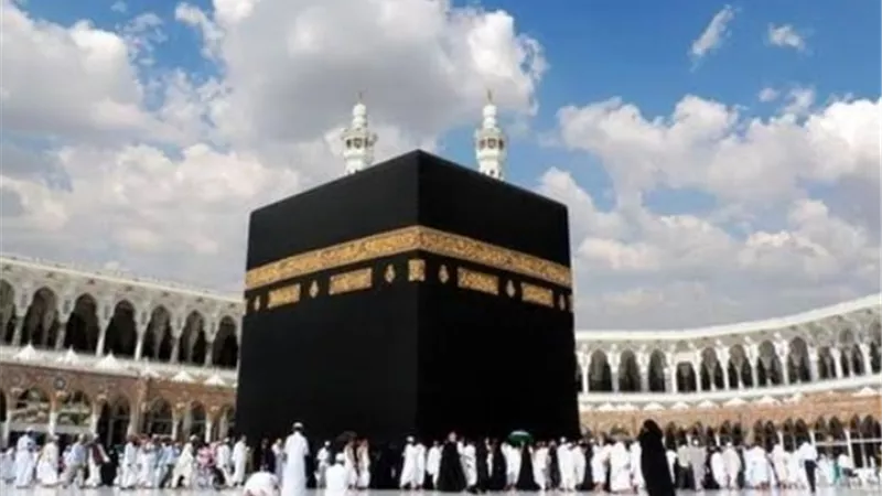أول فوج من معتمري الخارج يصل مطار جدة