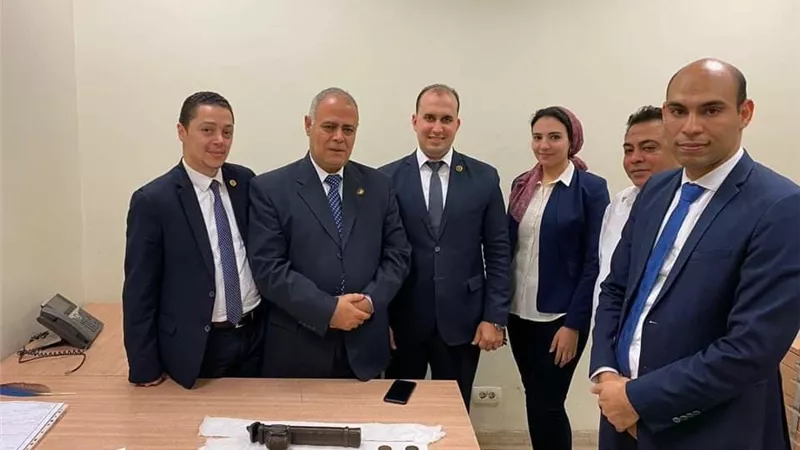 احباط تهريب عدد من القطع الأثرية ترجع للعرض العثماني مع اجنبي بالمطار