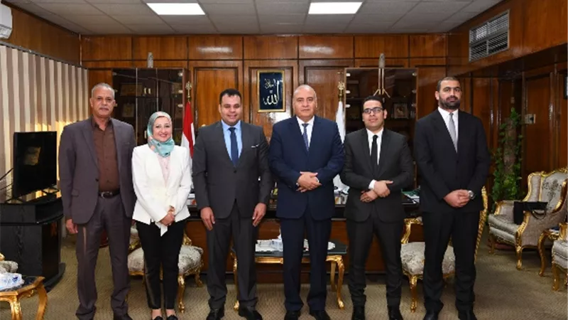 محافظ قنا يستقبل ممثلي برنامج تأهيل التنفيذين للقيادة