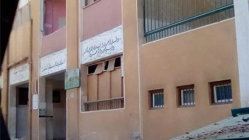 ٧٥٠ تلميذا مهددون بالانقطاع عن الدراسه بسبب تقاعس مقاول ترميم المدرسه