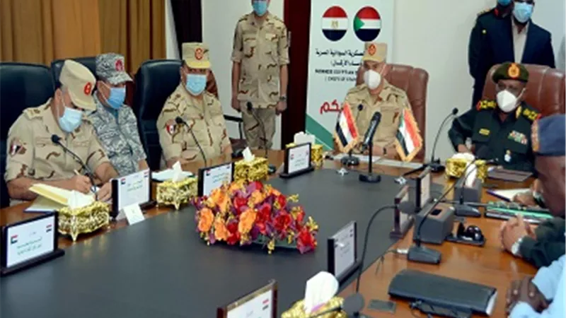 الفريق محمد فريد يعود إلى أرض الوطن بعد إنتهاء زيارته للسودان