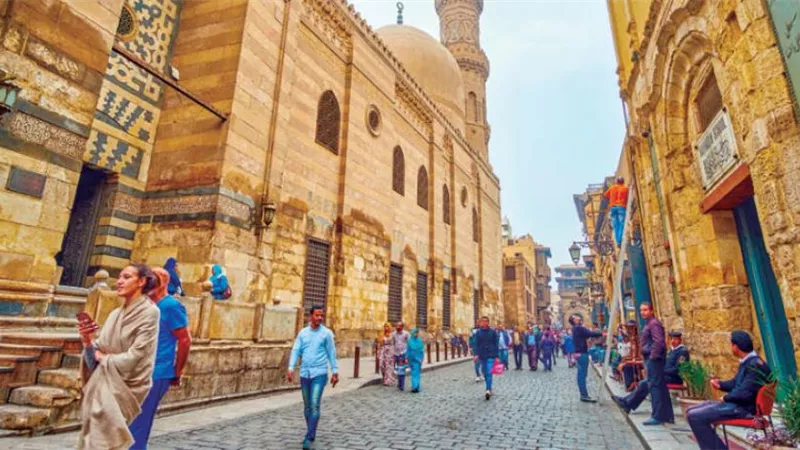 عودة المشاهد الحضارية لشارع المعز من جديد