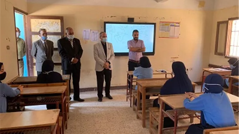 تحديث أجهزة التابلت بالمدارس وإنذار لمدير مدرسة بالفيوم