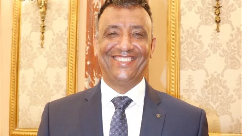 النائب خالد مصطفى يستعرض مشكلات القمامة وأسعار التصالح في مخالفات البناء في المرج مع محافظ القاهرة