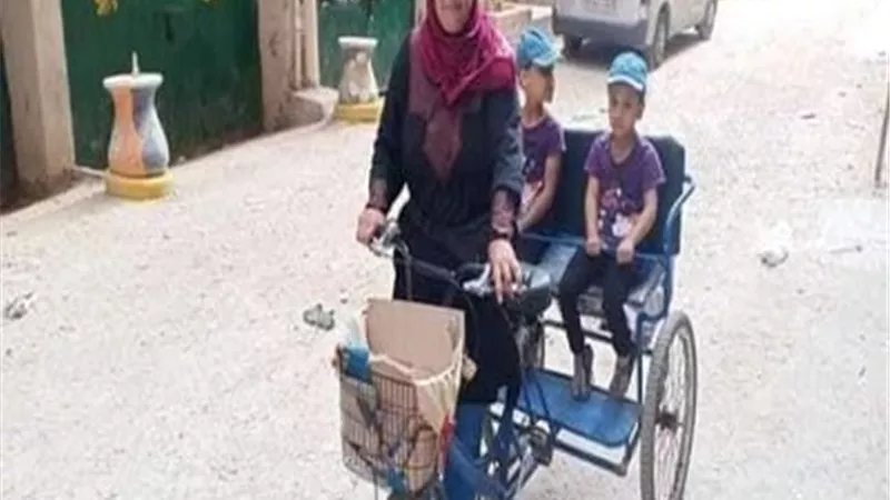 وزيرة التضامن توجه التدخل السريع لمساعدة سيدة تعمل على دراجة لتوصيل الطلبات بالإسكندرية