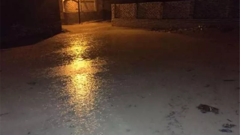 بالصور.. أمطار غزيرة تضرب مطروح والساحل الشمالي وطريق 