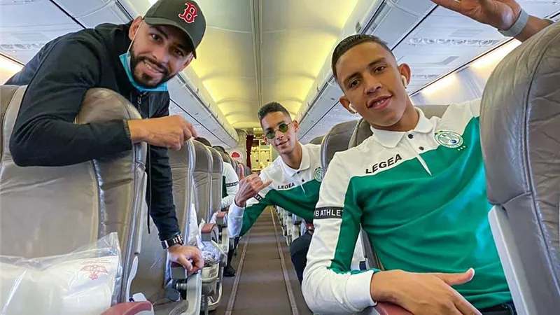 وصول بعثة الرجاء المغربى الى القاهرة استعدادا لمواجهة الزمالك