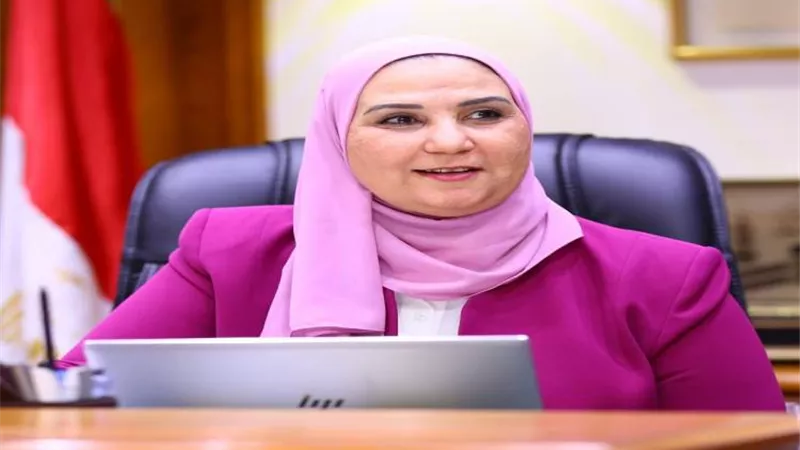 دمج فتاة وطفلتين داخل أسرهم في بني سويف والمنيا