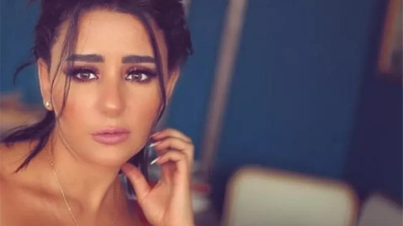 إيمان سلامه تداعب جمهورها : 