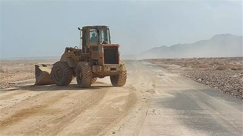 الطرق والكبارى: فتح 4 طرق امام حركة المرور بعد رفع إطماءات السيول..صور