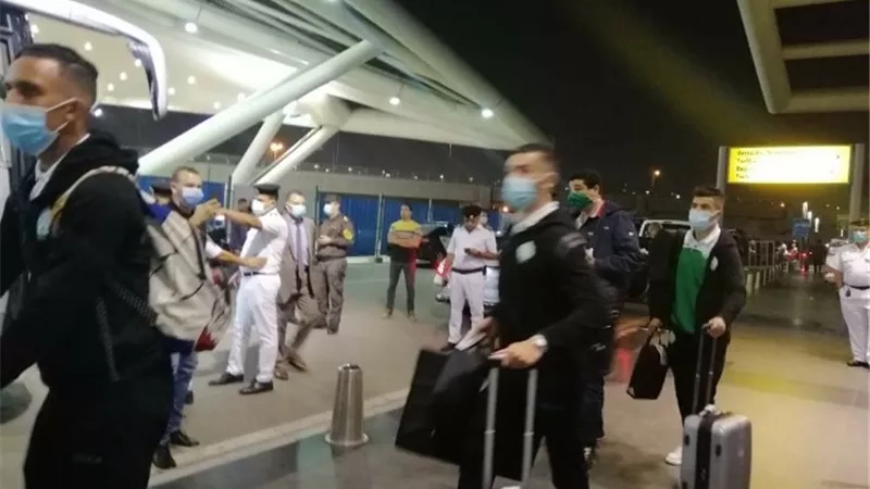 الرجاء يصل القاهرة لمواجهة الزمالك في إياب الدور نصف النهائي لأبطال إفريقيا