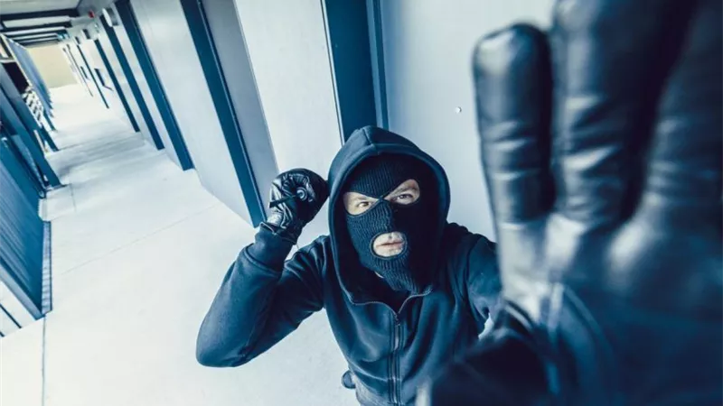 حرامى خايب..لهف إيراد الشركة والمباحث كشفته