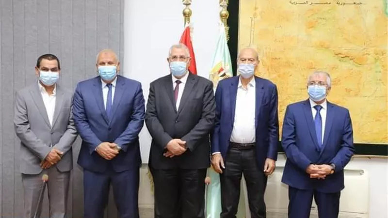 صناعة الحرير تعود من جديد لدعم مسيرة التنمية والانتاج المحلى بالوادى الجديد