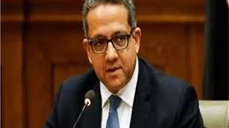 وزير السياحة والآثار يبحث آخر مستجدات الأعمال بالمتحف الكبير
