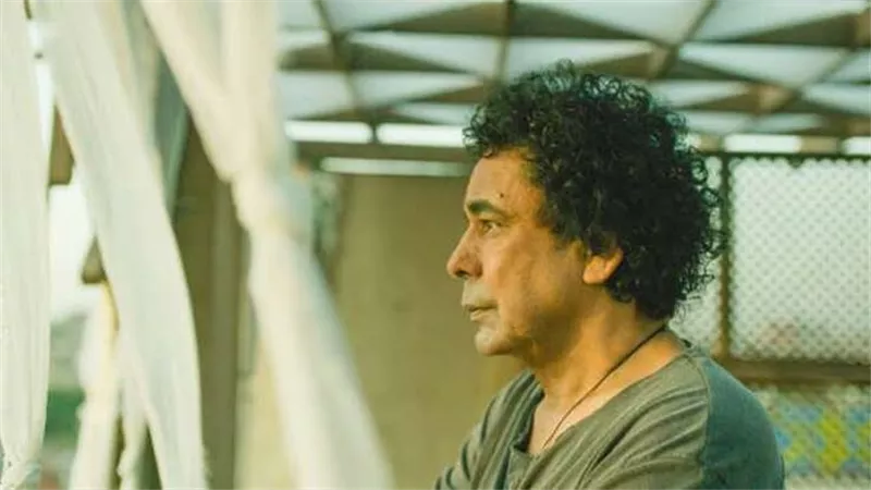 بكلمات مؤثرة.. محمد منير يودع صديقه