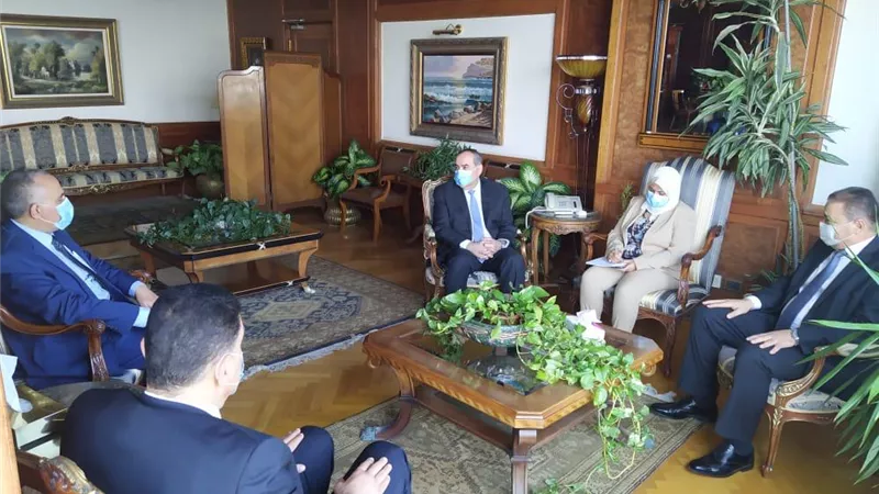 وزيرا الري والطيران المدني يبحثان التنسيق في مجالات دراسات التغيرات المناخية والأرصاد الجوية