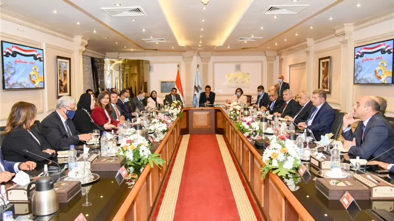 وزراء التجارة وقطاع الأعمال والهجرة ورئيس العربية للتصنيع يبحثون التحضير لمؤتمر 