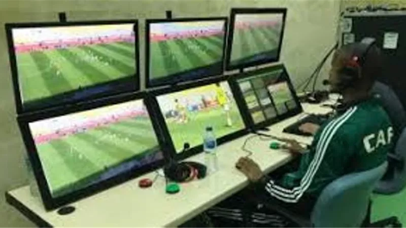 اصابة اثنين من مسئولى تقنية الفار بمباراة الزمالك والرجاء بفيروس كورونا