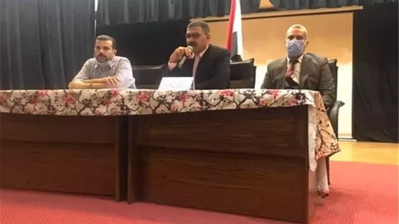 مدير تعليم بنها يعقد اجتماعا بمديري المدارس استعددا لإنتخابات مجلس النواب