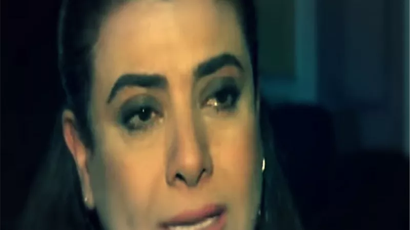 إحنا فى عربية الإسعاف.. نجل نشوى مصطفى يوجه رسالة لجمهورها بعد استغاثتها