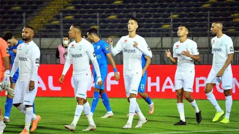 لاعبو الزمالك يؤازرون الفريق أمام الرجاء