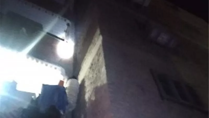اخلاء منزل ايل للسقوط بدشنا
