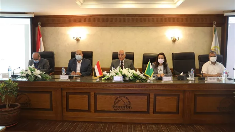 حظر دخول أى منشأة حكومية بالمحافظة بدون ارتداء الكمامات