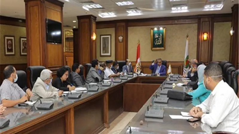 محافظ سوهاج: فحص ومراجعة 359 ملف ترخيص بمختلف المراكز