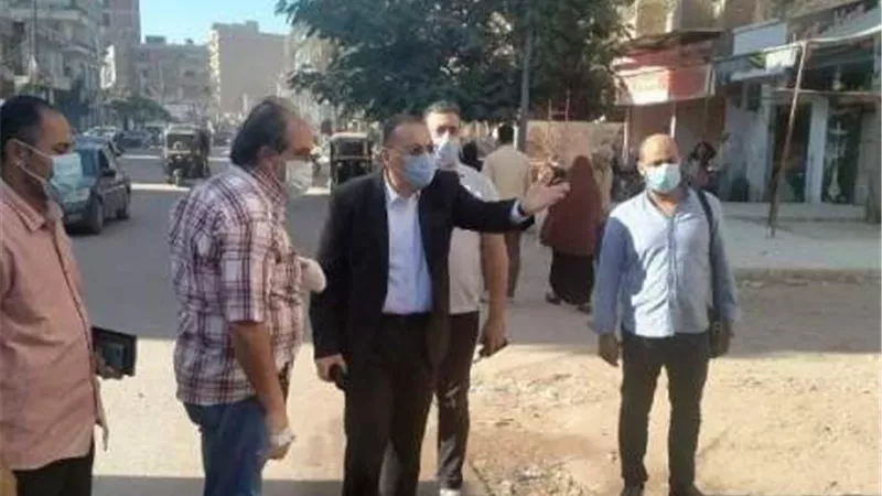 محافظ الشرقية يفاجيء منيا القمح ويوجه بحملات للنظافة والإشغالات وتغطية أعمدة الكهرباء.صور